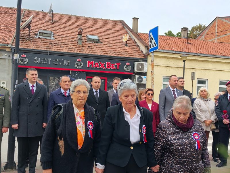 Polaganje venaca i odavanje počasti oslobodiocima Požarevca.