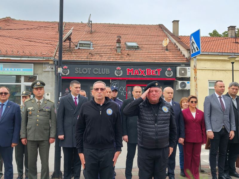 Polaganje venaca u znak sećanja na poginule borce.