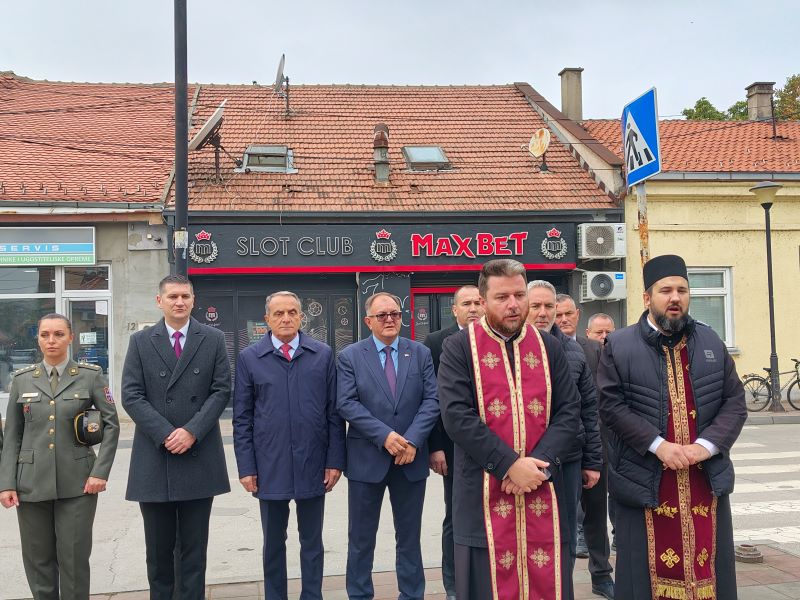 Požarevac obeležio Dan oslobođenja: Položeni venci i uručene Oktobarske nagrade 29 Polaganje venaca na Spomenik srpskom vojniku u Požarevcu povodom 15. oktobra.