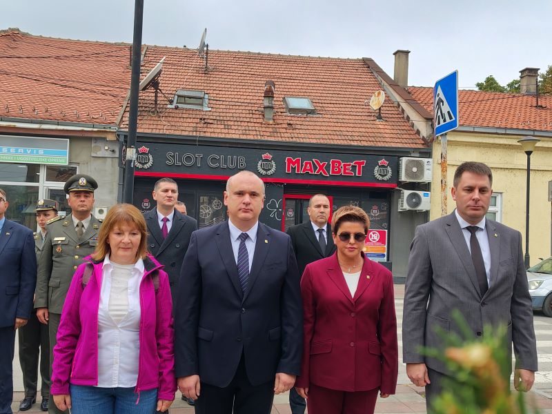 Polaganje venaca i odavanje počasti oslobodiocima Požarevca.