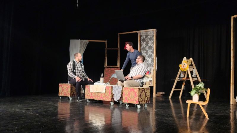 Završen 55. FEDRAS u Malom Crniću: Kulturni centar Kula osvojio prvo mesto 23 1. Komedija „Udaj se muški” zatvorila 55. Festival dramskog amaterskog stvaralaštva u Malom Crniću.
