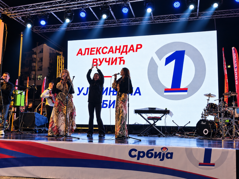 Predizborni skup liste „Aleksandar Vučić – Ujedinjena Srbija“ održan u Požarevcu 13 Sestre Gobović i Andrijana Mesarović pevaju Ruzmarin
