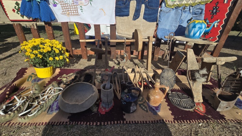 ČEŠLJEVOBARSKI SUSRETI 2026: Zatonje sveukupni pobednik manifestacije koja čuva tradiciju i narodne običaje 99 Stari predmeti i tradicionalne rukotvorine na Češljevobarskim susretima 2026
