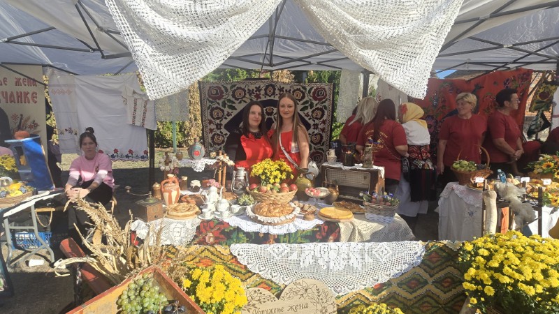 ČEŠLJEVOBARSKI SUSRETI 2026: Zatonje sveukupni pobednik manifestacije koja čuva tradiciju i narodne običaje 92 Tradicionalno uređen štand u Češljevoj Bari