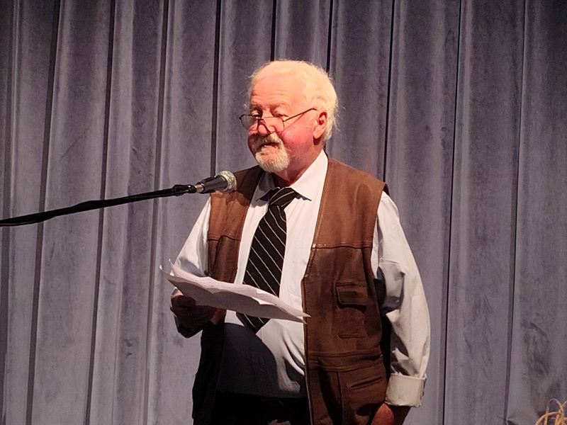Završen 55. FEDRAS u Malom Crniću: Kulturni centar Kula osvojio prvo mesto 17 Vladimir Putnik, predsednik stručnog žirija 55. FEDRAS-a, govori o kvalitetu predstava i budućnosti Festivala dramskog amaterskog stvaralaštva u Malom Crniću.