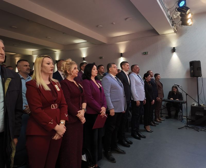 Malo Crniće obeležilo Dan opštine i oslobođenja: Dodeljene Oktobarske nagrade i književno priznanje „Srboljub Mitić“ 8 Predstavnici lokalne samouprave i gosti na svečanoj sednici u Malom Crniću.
