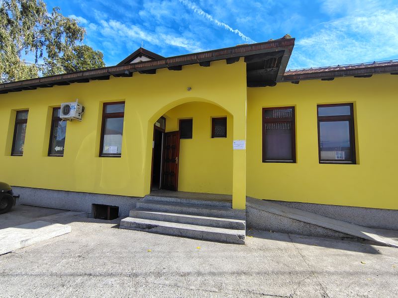 Ulaz u ambulantu Doma zdravlja Požarevac u selu Lučica.