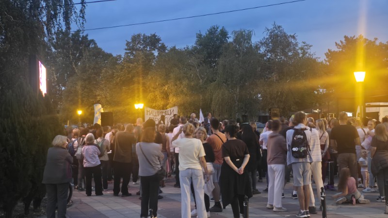 Održana tribina Studentske liste "Pod istim nebom" u Kostolcu 8 gradjani Kostolca na tribini Studentske liste
