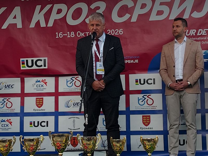 Ognjen Ilić pobednik prologa „Trke kroz Srbiju“ u Požarevcu 28 Dušan Gojić pozdravlja učesnike Trke kroz Srbiju na svečanom otvaranju.