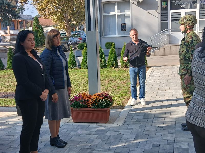 Malo Crniće obeležilo Dan oslobođenja: Položeni venci u čast palih boraca 11 predsednica skupštine polaževenac na spomenik