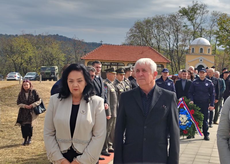 Malo Crniće obeležilo 111 godina od Bitke na Vranjevcu: Sećanje na stradale junake i zavet budućim generacijama 26 Predsednica Skupština opštine i zamenik polažu vence u čast stradalih srpskih vojnika na Vranjevcu.