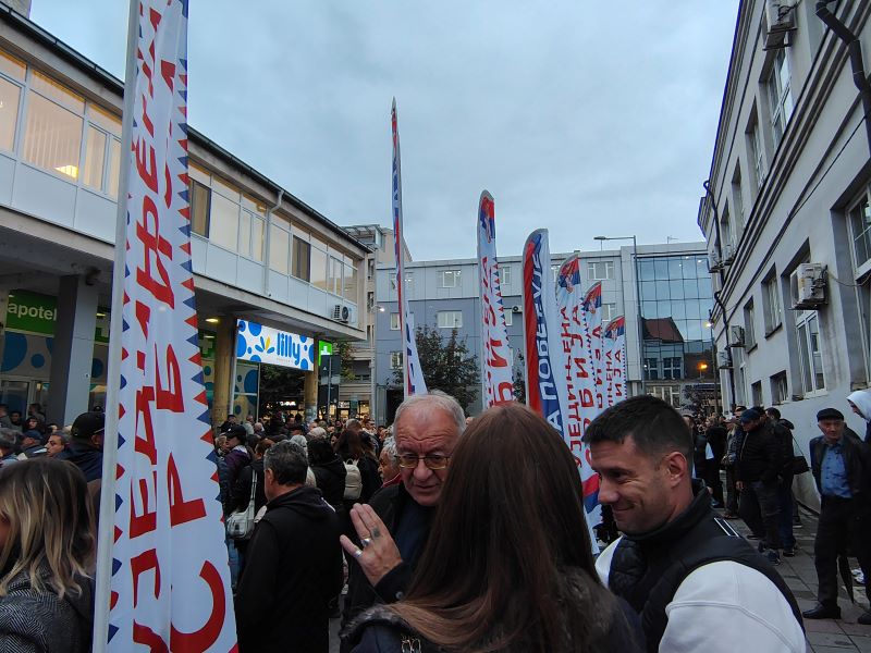 Mirna šetnja podrške listi „Aleksandar Vučić – Ujedinjena Srbija“ održana u Požarevcu 7 Građani na skupu podrške listi Aleksandar Vučić – Ujedinjena Srbija